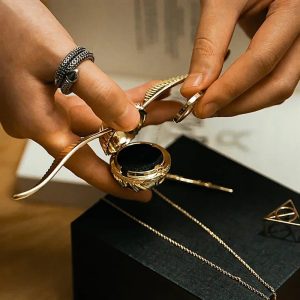 Golden Snitch Ring Box – Luxury Winged Jewelry Organizer for Proposals, Necklaces & Birthday Gifts